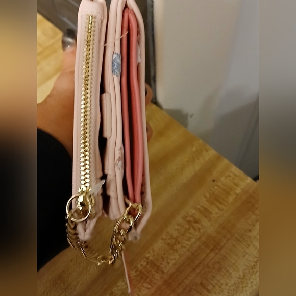 Betsey Johnson NWT Compact Gummy Bear Wallet W/Chain - Picture 6 of 7